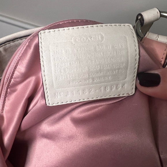 Beautiful leather tote Coach bag! Gently worn! - Picture 5 of 10